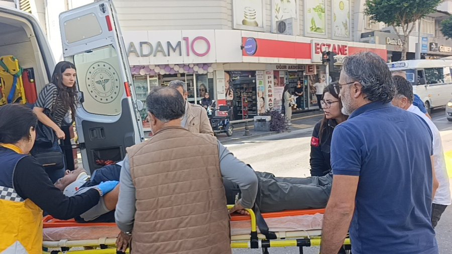Kırmızı Işık İhlali Yapan Kamyonet Ortalığı Savaş Alanına Çevirdi: 2 Yaralı