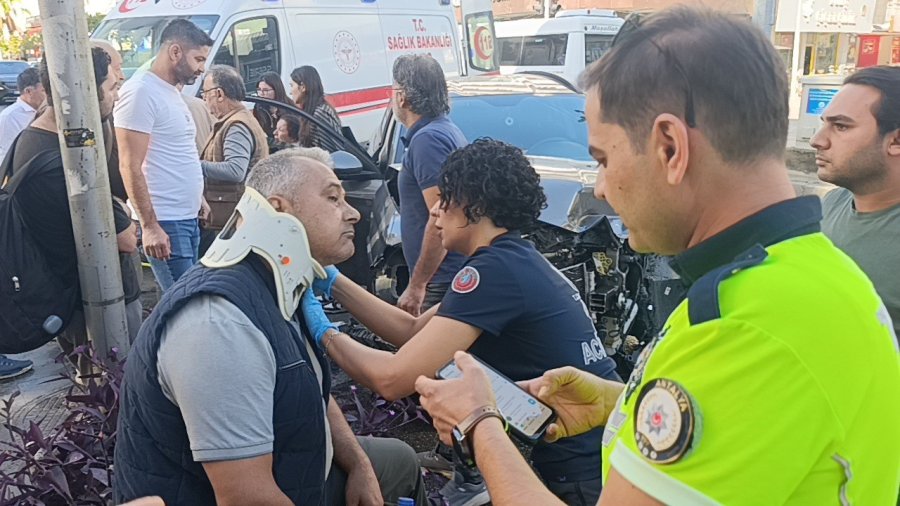 Kırmızı Işık İhlali Yapan Kamyonet Ortalığı Savaş Alanına Çevirdi: 2 Yaralı