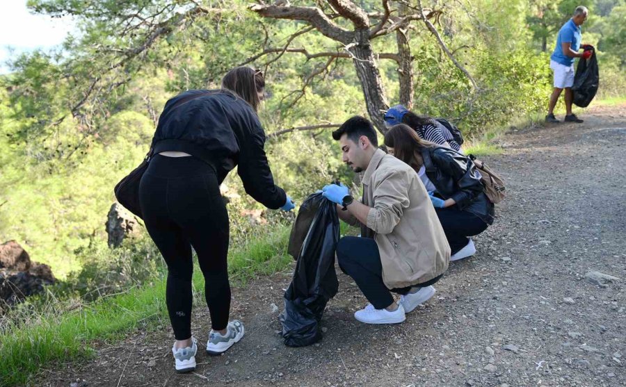 Kemer’de Çevre Temizliği Etkinliği