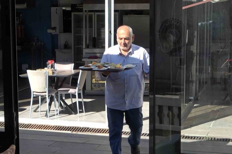Aksaray’da Kurtlar Vadisi’ndeki Abidin’e Benzeyen Lokantacı İlgi Çekiyor