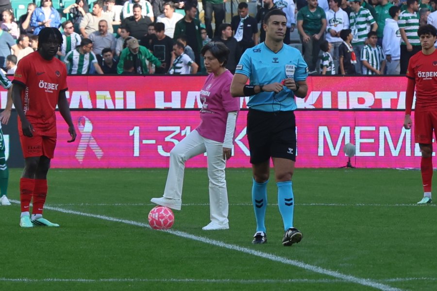 Trendyol Süper Lig: Konyaspor: 1 - Gençlerbirliği: 0 (ilk Yarı)