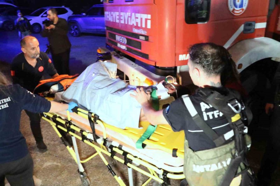 25 Metreden Kayalık Alana Düştü, 2 Saatlik Operasyonla Kurtarıldı