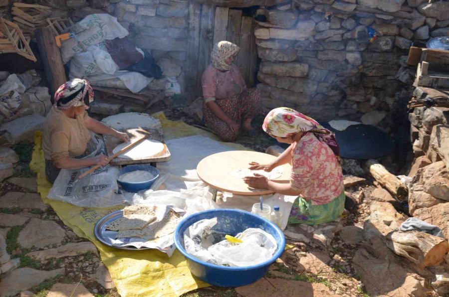 Yörüklerin Toroslar’dan Sahile Dönüş Yolculuğu Başladı
