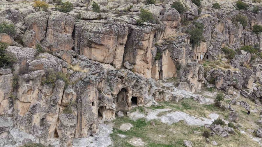 Aksaray’ın Manastır Vadisi Kayadan Oyma Evleri Ve Doğal Güzellikleriyle İlgi Çekiyor