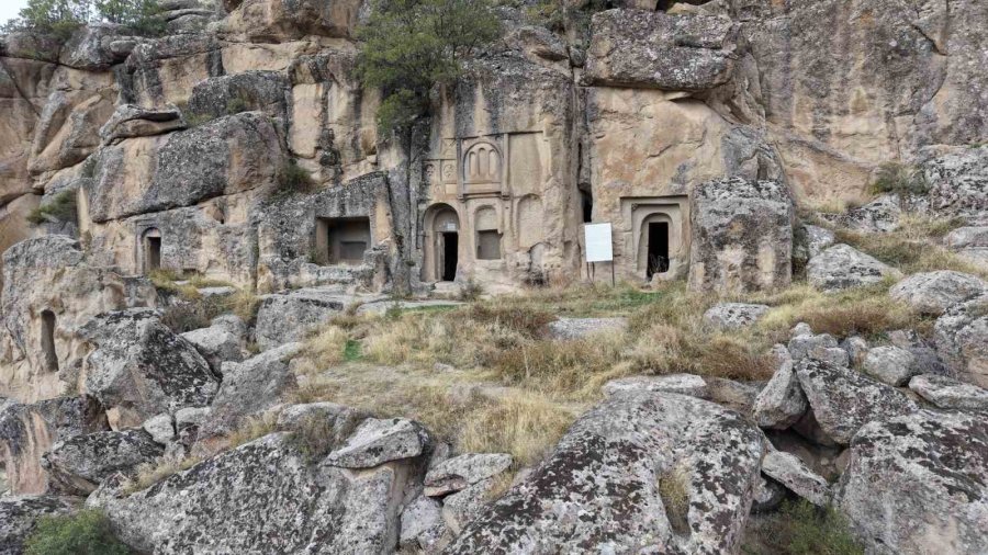 Aksaray’ın Manastır Vadisi Kayadan Oyma Evleri Ve Doğal Güzellikleriyle İlgi Çekiyor