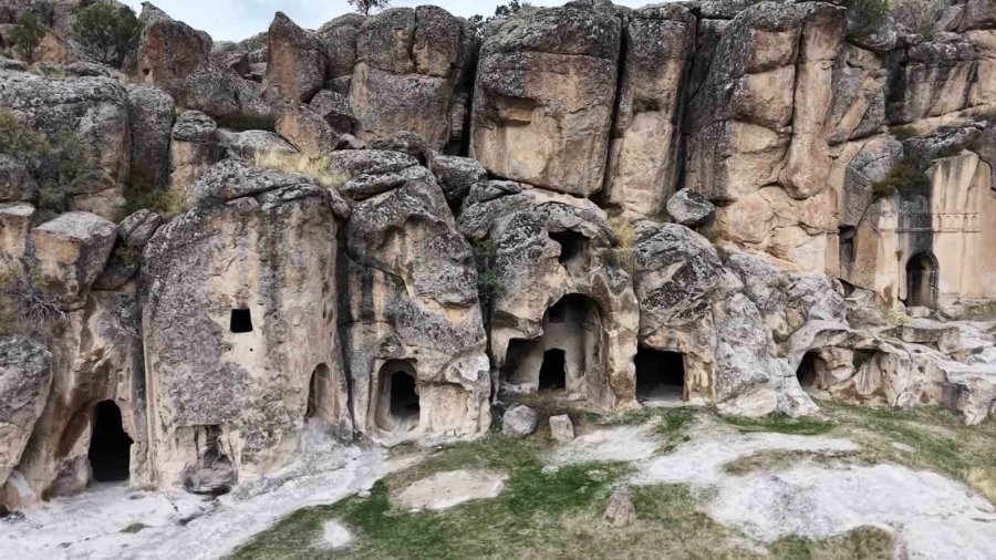 Aksaray’ın Manastır Vadisi Kayadan Oyma Evleri Ve Doğal Güzellikleriyle İlgi Çekiyor