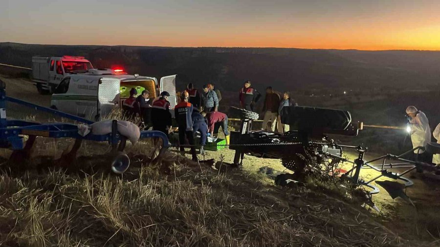 Karaman’da Devrilen Traktörün Altında Kalan Sürücü Hayatını Kaybetti