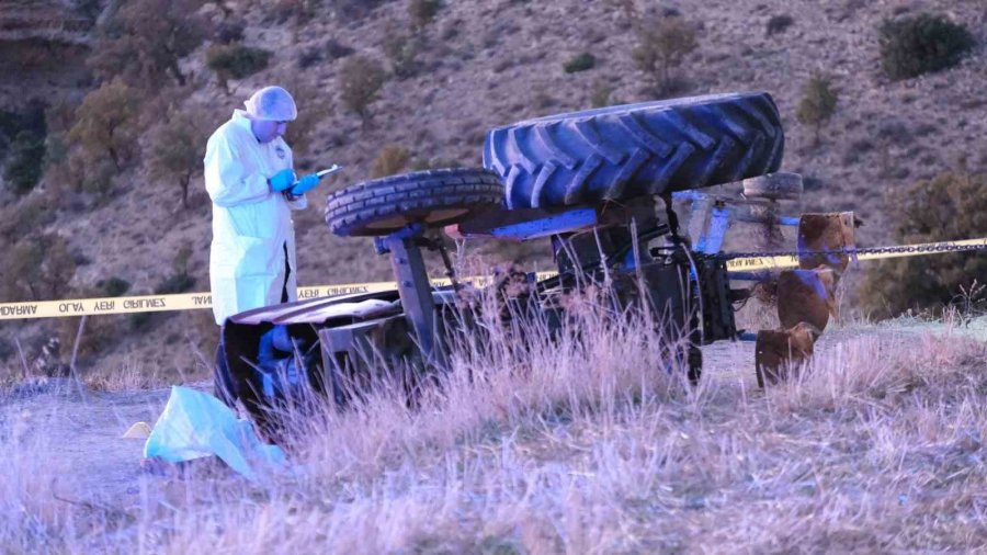 Karaman’da Devrilen Traktörün Altında Kalan Sürücü Hayatını Kaybetti