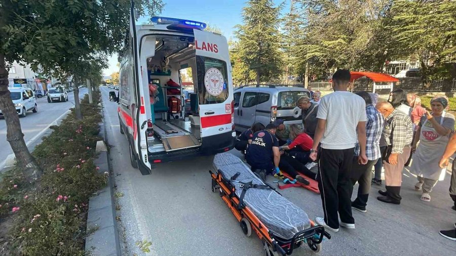 Karaman’da Elektrikli Bisiklet Hafif Ticari Araca Arkadan Çarptı: 1 Yaralı