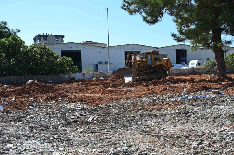 Kepez’de Temizlik Seferberliği: Aydoğmuş’ta 30 Kamyon Atık Kaldırıldı