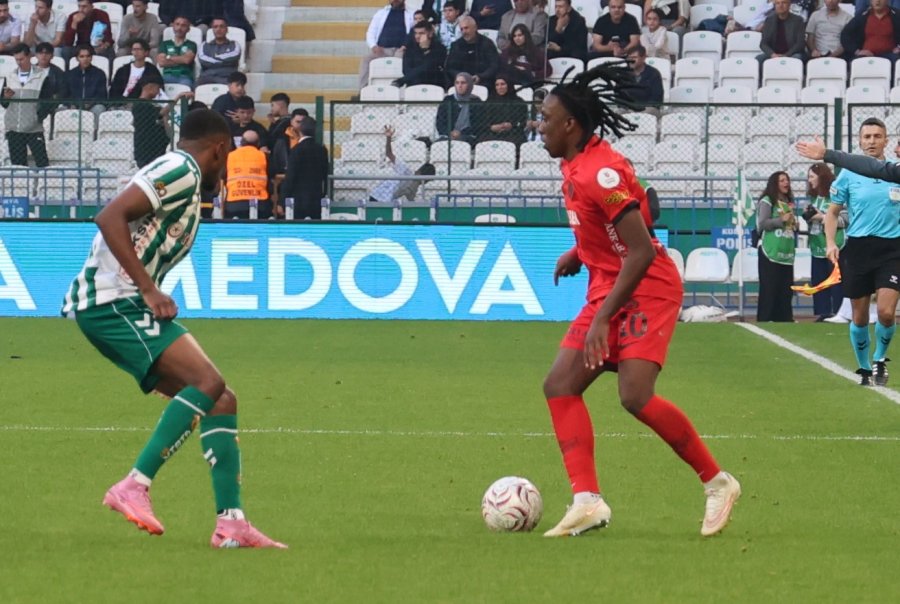 Trendyol Süper Lig: Konyaspor: 1 - Gençlerbirliği: 0 (ilk Yarı)