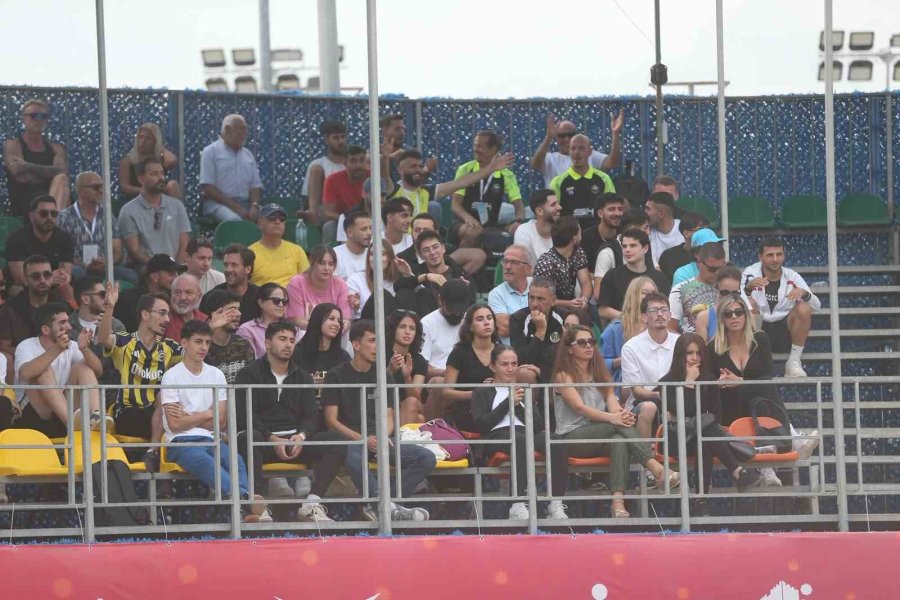 Alanya Belediyespor, Plaj Futbolu Dünya Kulüpler Şampiyonasına Galibiyetle Başladı