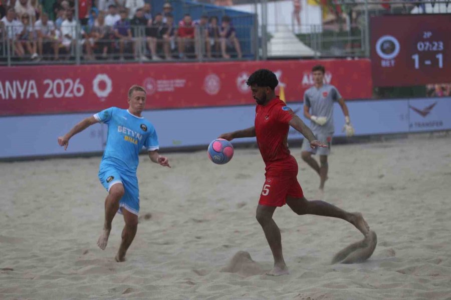 Alanya Belediyespor, Plaj Futbolu Dünya Kulüpler Şampiyonasına Galibiyetle Başladı