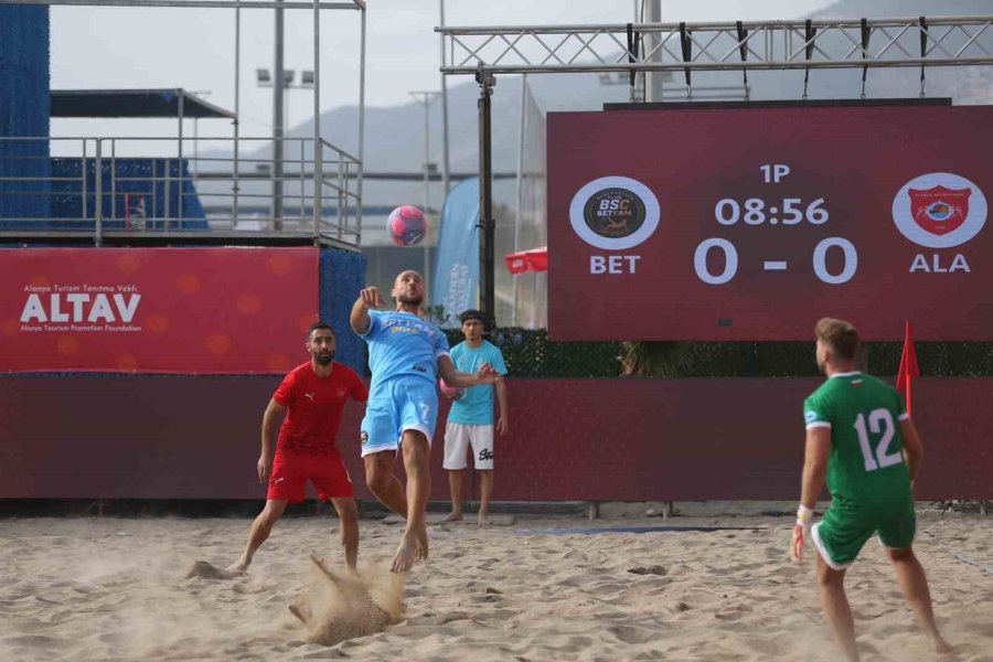 Alanya Belediyespor, Plaj Futbolu Dünya Kulüpler Şampiyonasına Galibiyetle Başladı