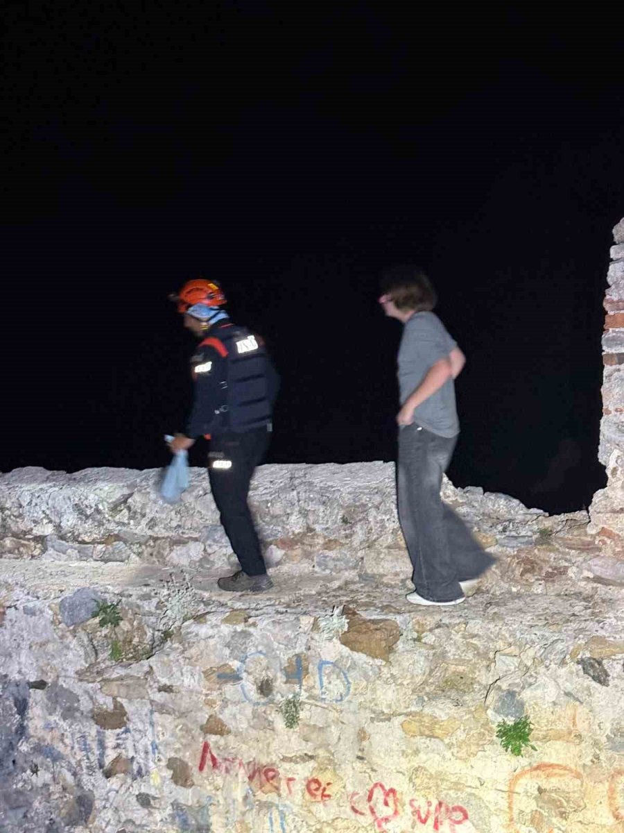 Alanya Kalesi’nde Mahsur Kalan 3 Rus Kurtarıldı