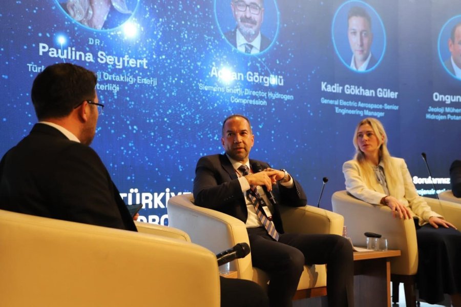 Başkan Özdemir Türkiye Hidrojen Zirvesi’nde Niğde’nin Yeşil Enerji Modelini Anlattı