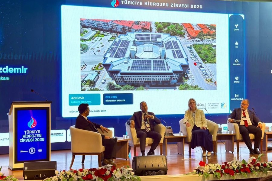 Başkan Özdemir Türkiye Hidrojen Zirvesi’nde Niğde’nin Yeşil Enerji Modelini Anlattı