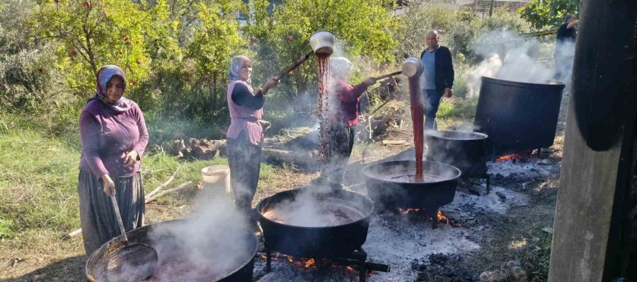 Mersin’de Kazanlar Kuruldu, Yörüklerin Nar Ekşisi Mesaisi Başladı