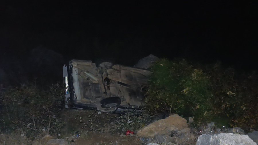 Kayıp Olarak Aranan Çiftin Otomobili Uçurumda Bulundu: 1 Ölü, 1 Yaralı