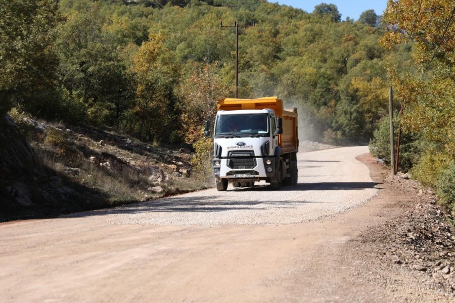 Alanya Belediyesi’nden 5 Mahalleye 32 Kilometrelik Asfalt Yatırımı