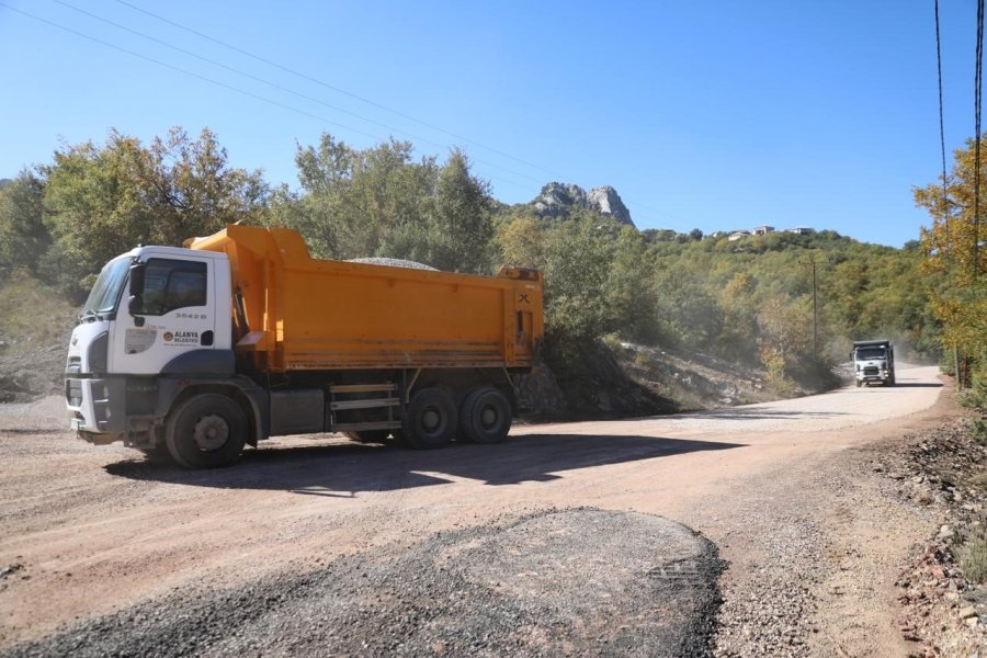 Alanya Belediyesi’nden 5 Mahalleye 32 Kilometrelik Asfalt Yatırımı