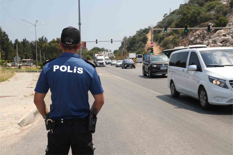 Antalya’da Bir Haftada Bin 774 Kişi Yakalandı, 179’u Tutuklandı