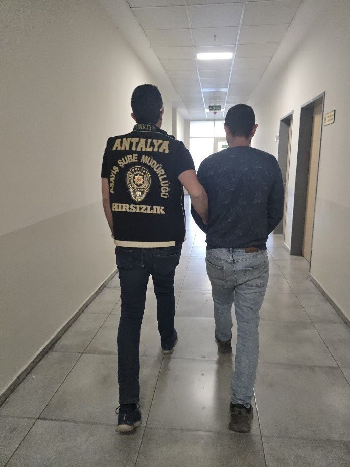 Antalya’da Bir Haftada Bin 774 Kişi Yakalandı, 179’u Tutuklandı
