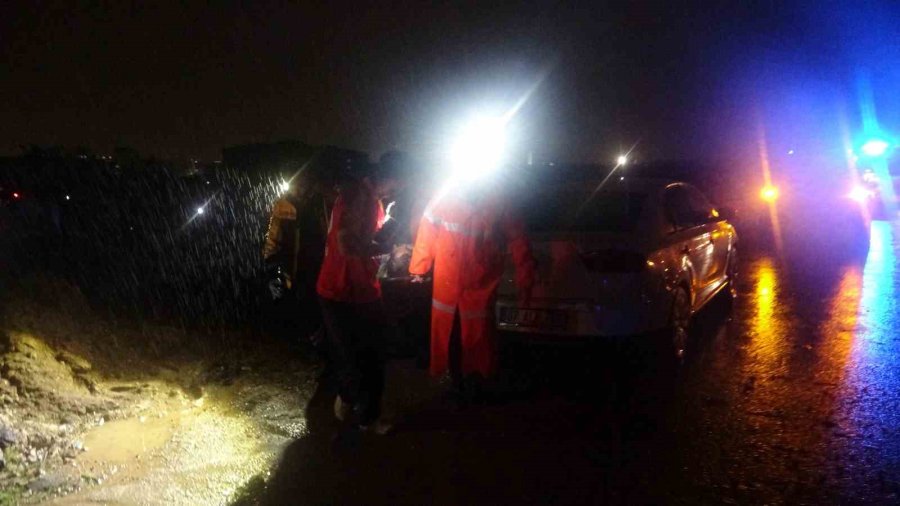 Antalya’da Hortum İşçilerin Kaldığı 2 Konteyneri Savurdu: 5 Ölü, 1 Yaralı