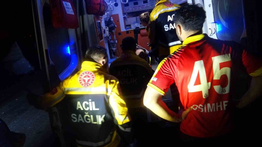 Antalya’da Hortum İşçilerin Kaldığı 2 Konteyneri Savurdu: 5 Ölü, 1 Yaralı