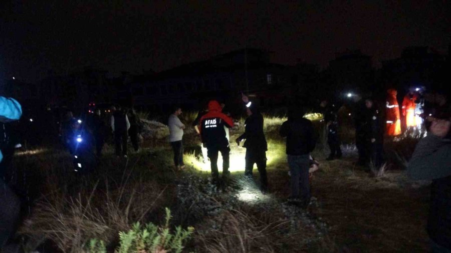 Antalya’da Hortum İşçilerin Kaldığı 2 Konteyneri Savurdu: 5 Ölü, 1 Yaralı