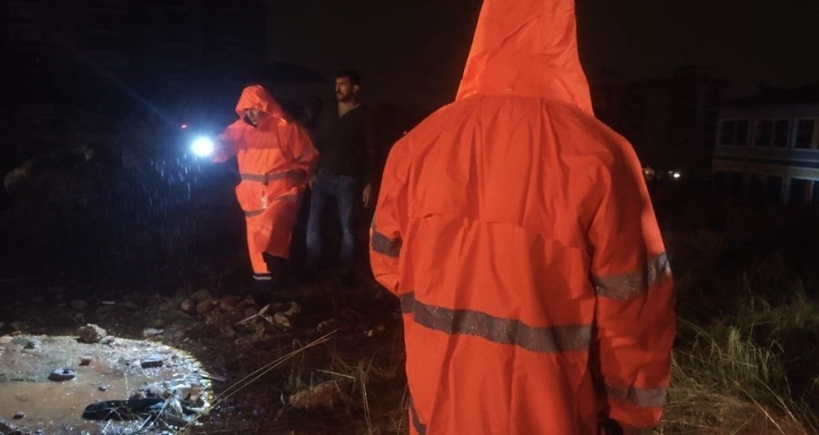 Hortumun Vurduğu Konteynerlerde 4 Ölü, 1 Yaralı