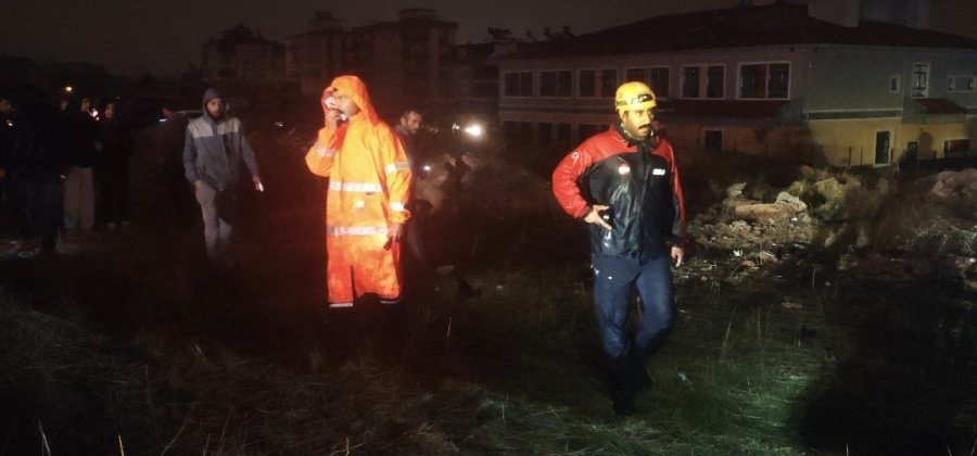 Hortumun Vurduğu Konteynerlerde 4 Ölü, 1 Yaralı