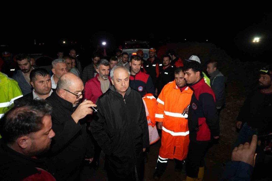 Kepez’de Hortum Felaketinin İzleri Siliniyor