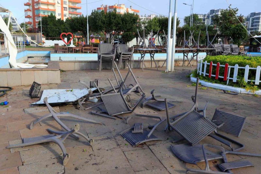 Antalya’da 4 Kişinin Ölümüne Sebep Olan Hortum, Şantiye Alanına Gelinceye Kadar Önüne Geleni Adeta Parçalamış