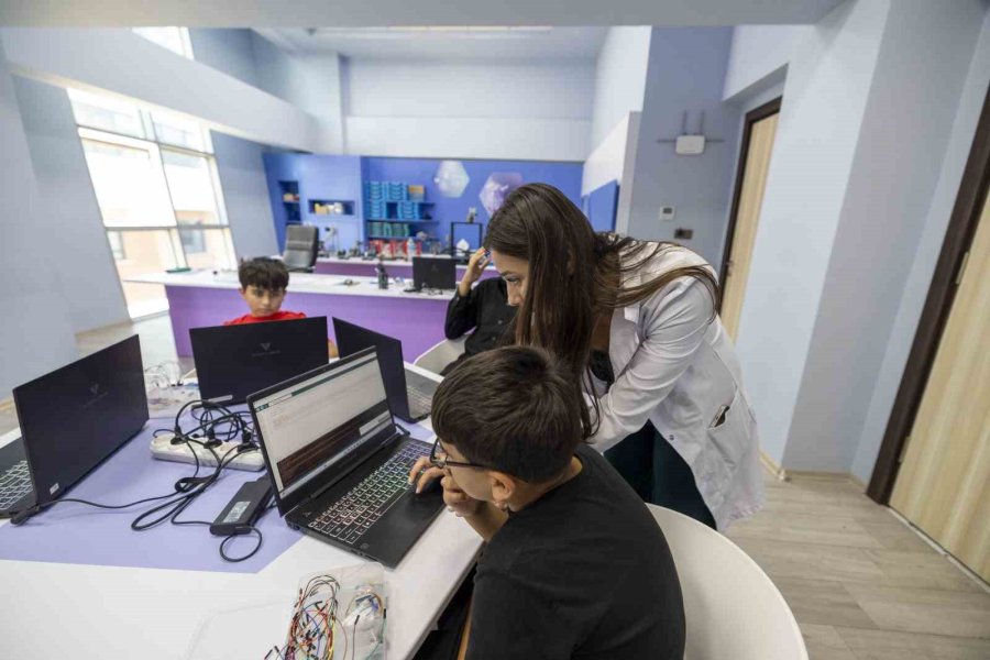 Mersinli Öğrenciler Robotik Kodlama Yarışmalarında Derece Elde Etti