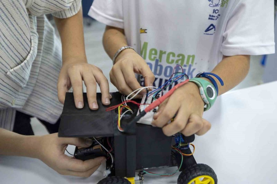 Mersinli Öğrenciler Robotik Kodlama Yarışmalarında Derece Elde Etti