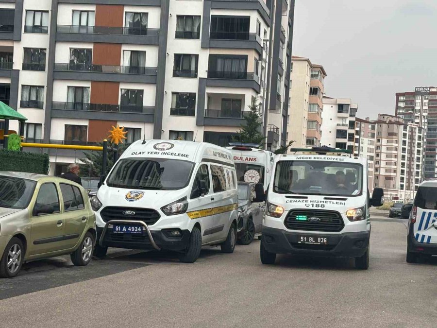 Niğde’de Genç Kız Çatı Katında Ölü Bulundu