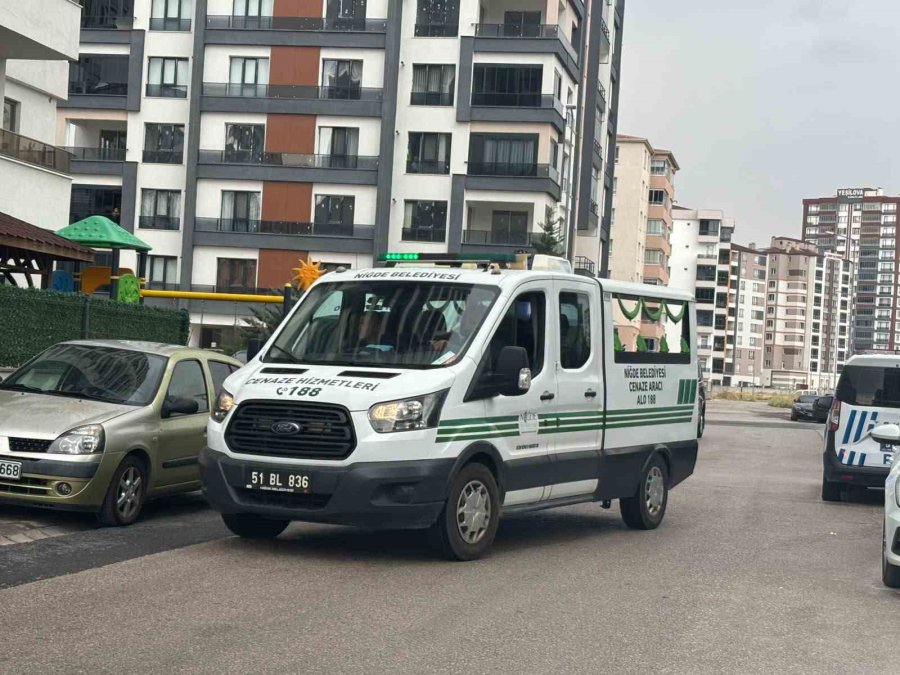 Niğde’de Genç Kız Çatı Katında Ölü Bulundu