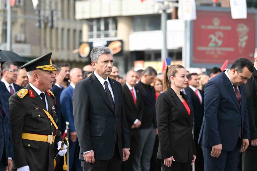 Antalya’da Cumhuriyet Bayramı Kutlamaları Çelenk Töreniyle Başladı