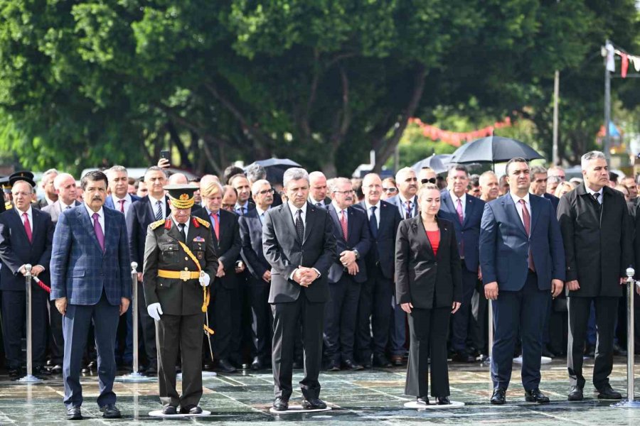 Antalya’da Cumhuriyet Bayramı Kutlamaları Çelenk Töreniyle Başladı
