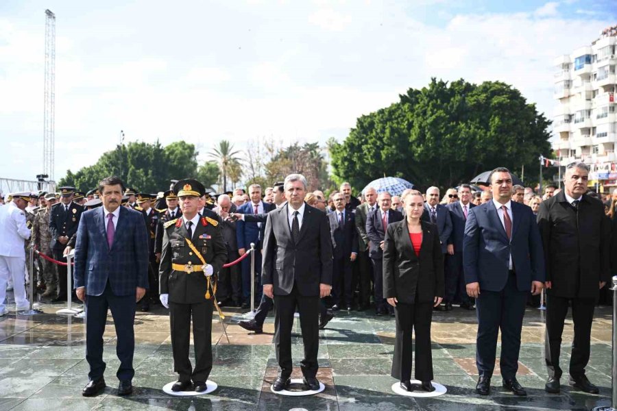 Antalya’da Cumhuriyet Bayramı Kutlamaları Çelenk Töreniyle Başladı