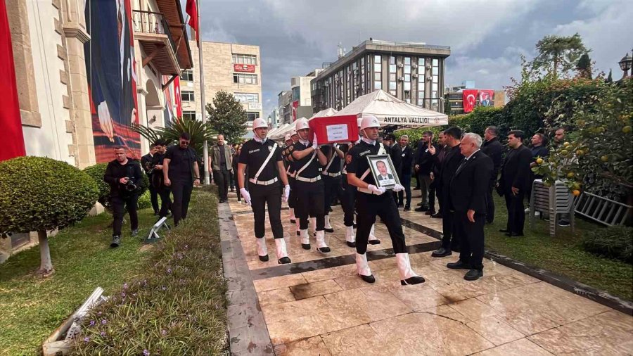 Hayatını Kaybeden Muratpaşa Kaymakamı Kara Gözyaşlarıyla Uğurlandı