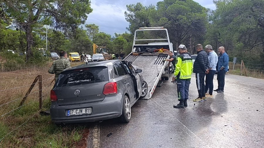Otel Servis Midibüsü İle Otomobil Çarpıştı: 1 Yaralı