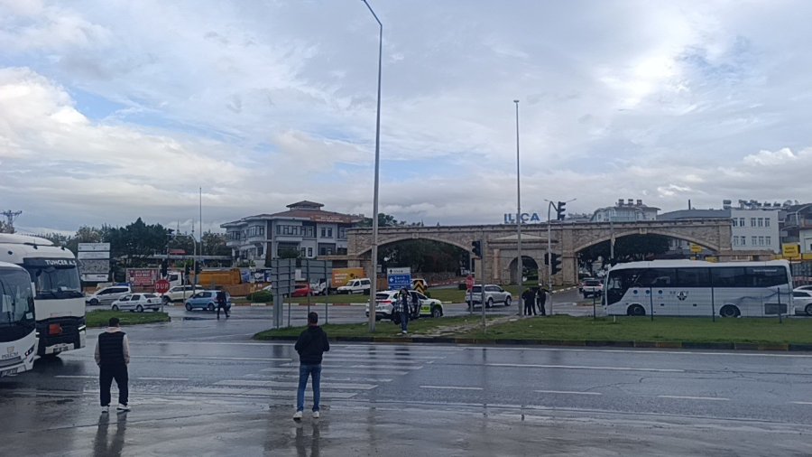 Antalya’da Otel Servisinin Karıştığı Zincirleme Kazada 4 Personel Yaralandı