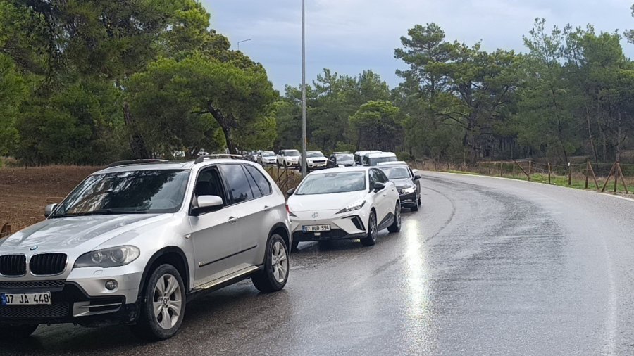 Otel Servis Midibüsü İle Otomobil Çarpıştı: 1 Yaralı