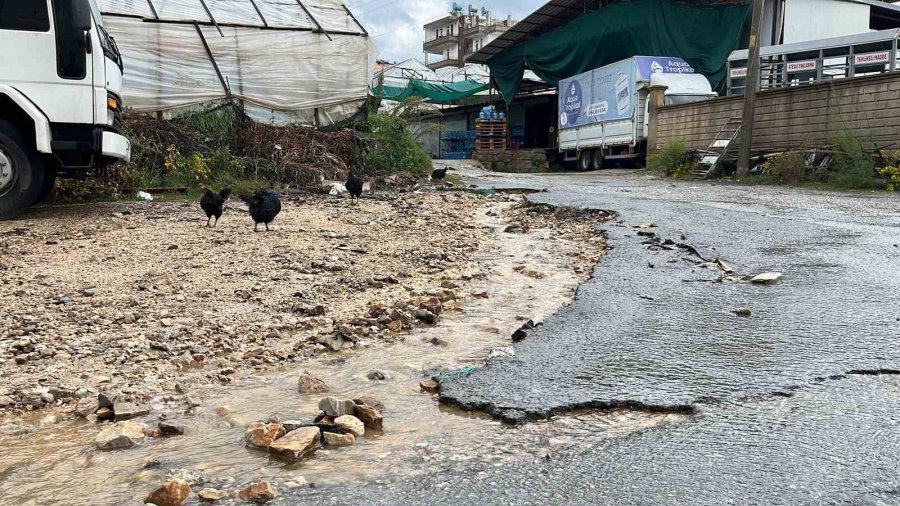Alanya’da Pazar Yerini Su Bastı