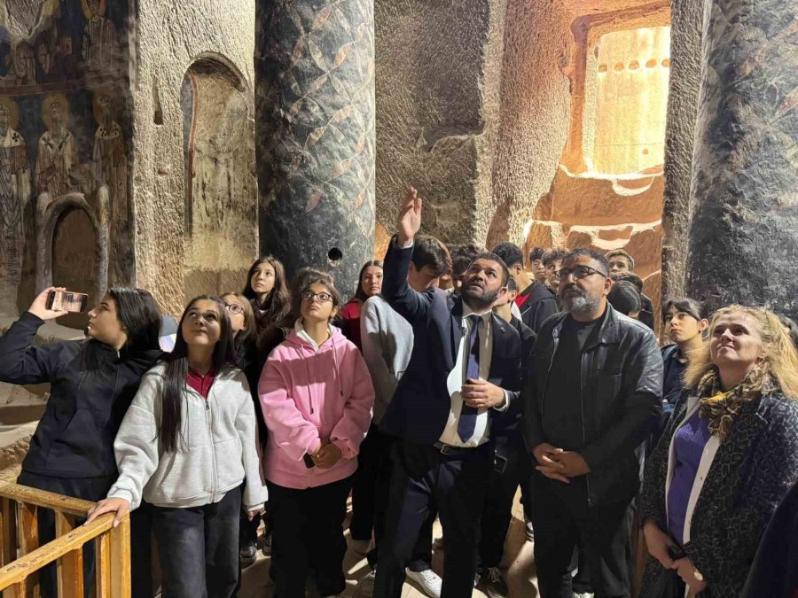 Sınıfa Dönüşen Tarihi Manastır Öğrencileri Ağırladı
