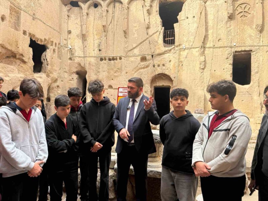 Sınıfa Dönüşen Tarihi Manastır Öğrencileri Ağırladı