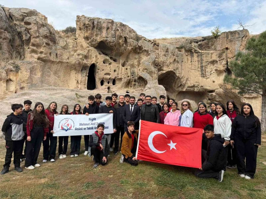 Sınıfa Dönüşen Tarihi Manastır Öğrencileri Ağırladı