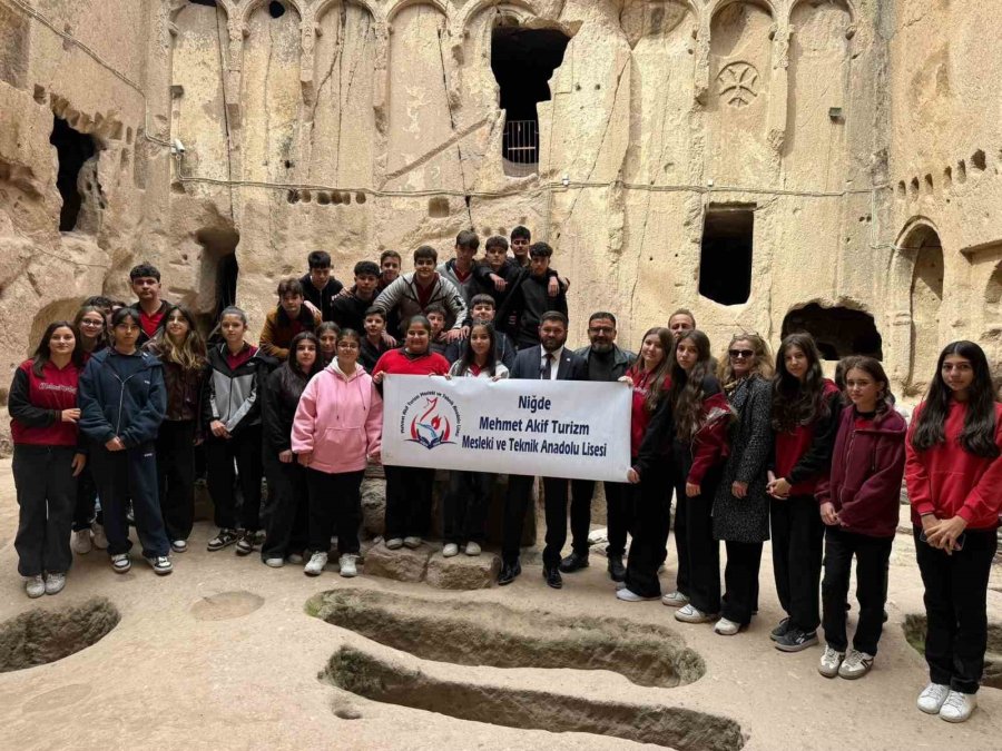 Sınıfa Dönüşen Tarihi Manastır Öğrencileri Ağırladı